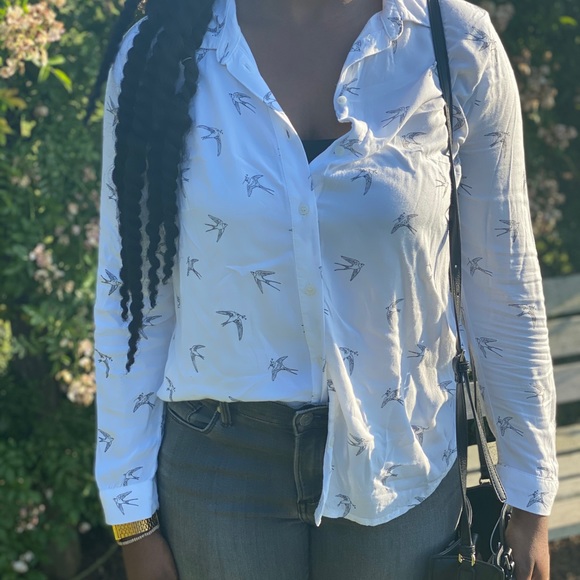 BLACK & WHITE EAGLE PRINT BLOUSE!!! - Picture 5 of 10